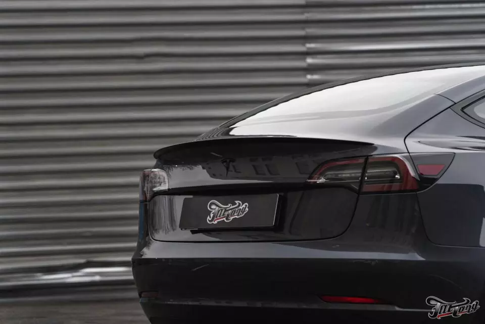 Tesla Model 3. Шумоизоляция салона, антихром и доводчики дверей.